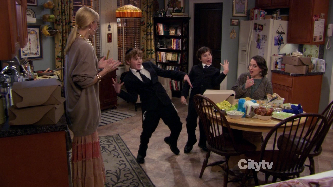 2 Broke Girls - 1x17 - And the Kosher Cupcakes