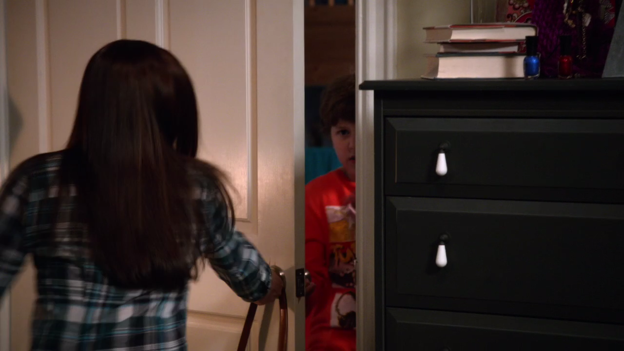 Modern Family - 3x14 - Me? Jealous?