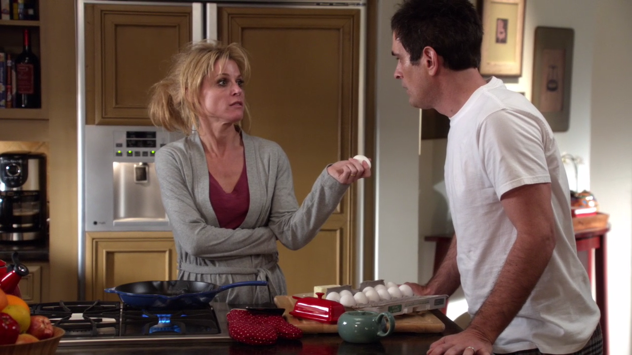 Modern Family - 3x15 - Aunt Mommy