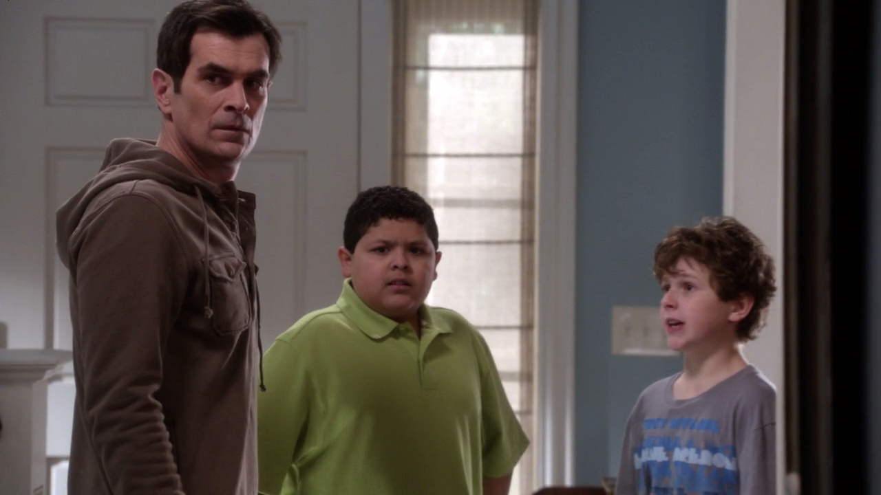 Modern Family - 3x17 - Leap Day